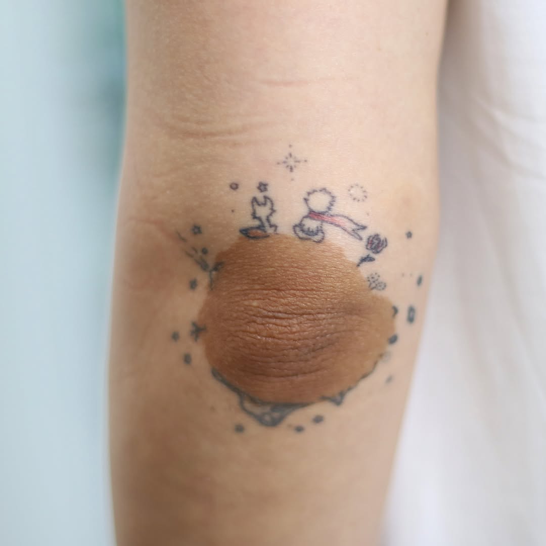 Stylized character on a spherical planet with stars and scattered dots, rendered in 3D dimensional style on the arm.